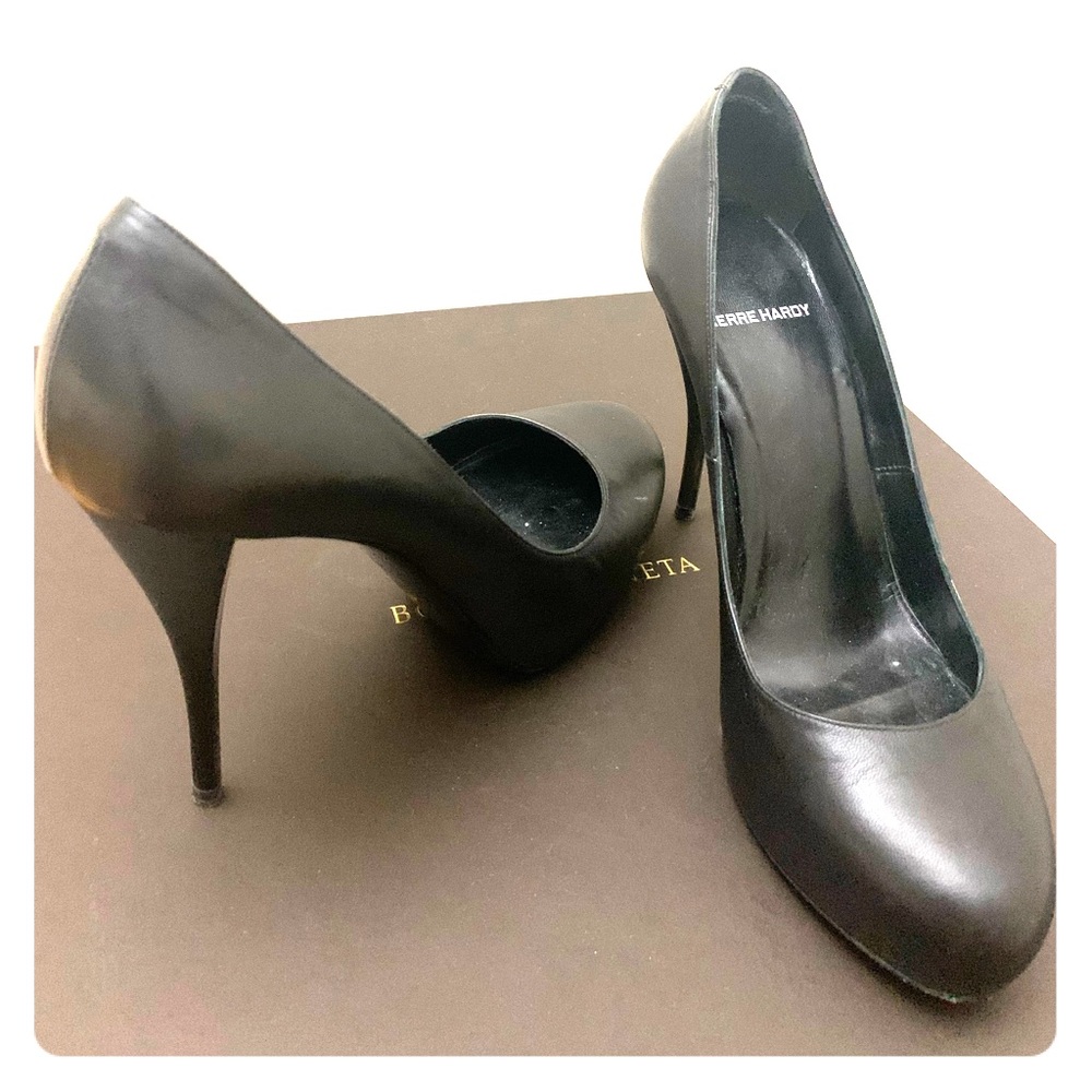 Pierre Hardy Patent Leather Round-Toe Pumps